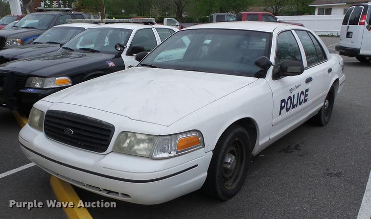 image for item G1121 2000 Ford Crown Victoria Police Interceptor