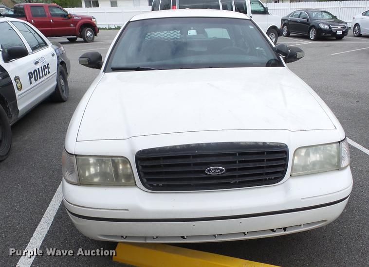 image for item G1121 2000 Ford Crown Victoria Police Interceptor
