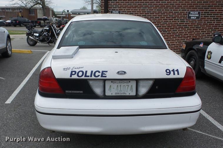 image for item G1121 2000 Ford Crown Victoria Police Interceptor