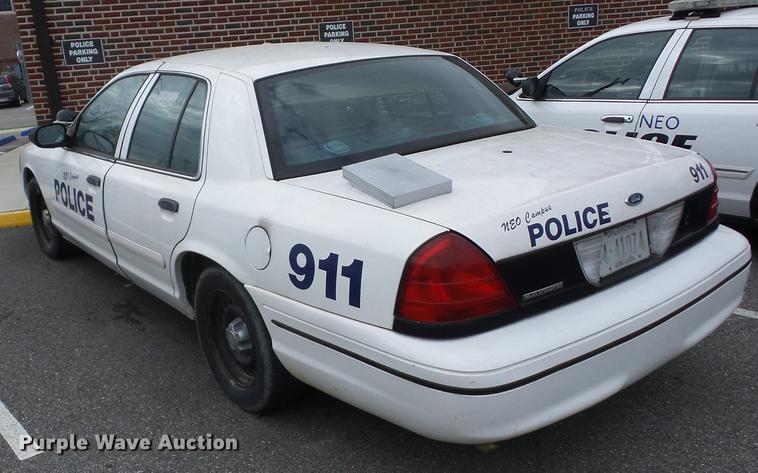 image for item G1121 2000 Ford Crown Victoria Police Interceptor