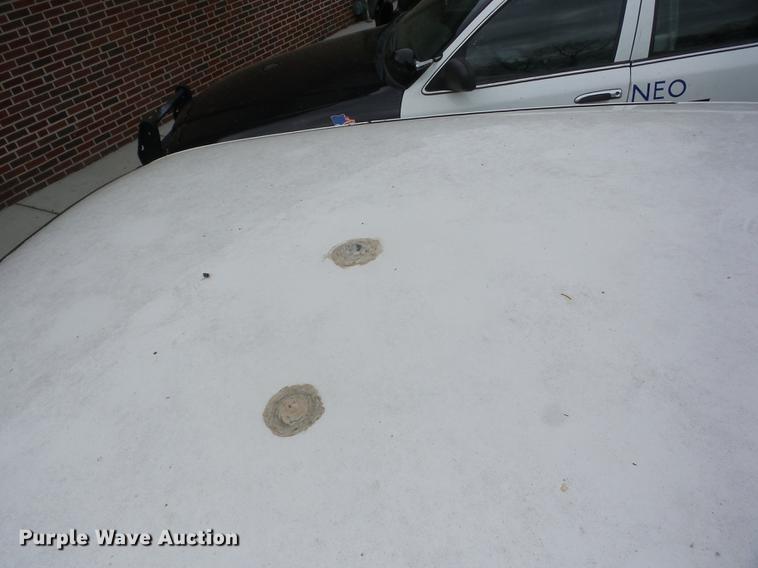 image for item G1121 2000 Ford Crown Victoria Police Interceptor