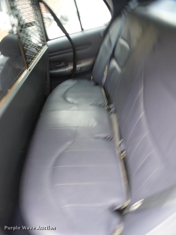 image for item G1121 2000 Ford Crown Victoria Police Interceptor