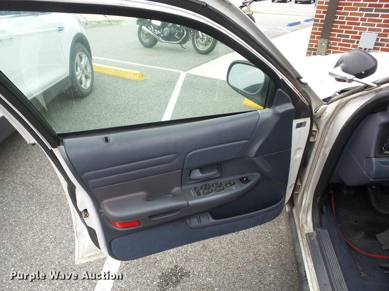 image for item G1121 2000 Ford Crown Victoria Police Interceptor