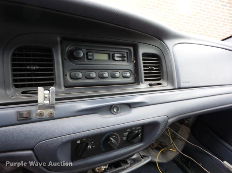 image for item G1121 2000 Ford Crown Victoria Police Interceptor