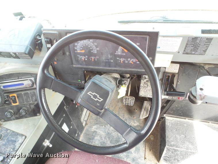 image for item L5672 2002 Chevrolet Blue Bird CV200C school bus