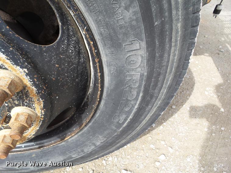 image for item L5672 2002 Chevrolet Blue Bird CV200C school bus