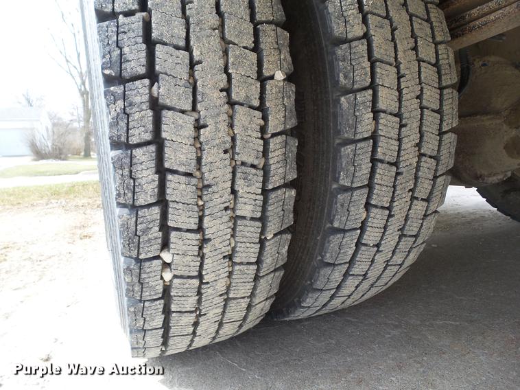 image for item L5672 2002 Chevrolet Blue Bird CV200C school bus