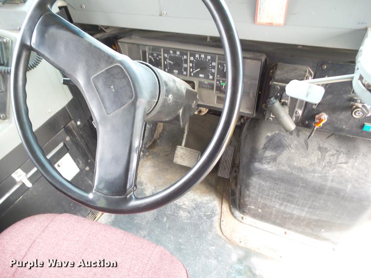 image for item L5674 2003 International 3800 Blue Bird CV600S school bus