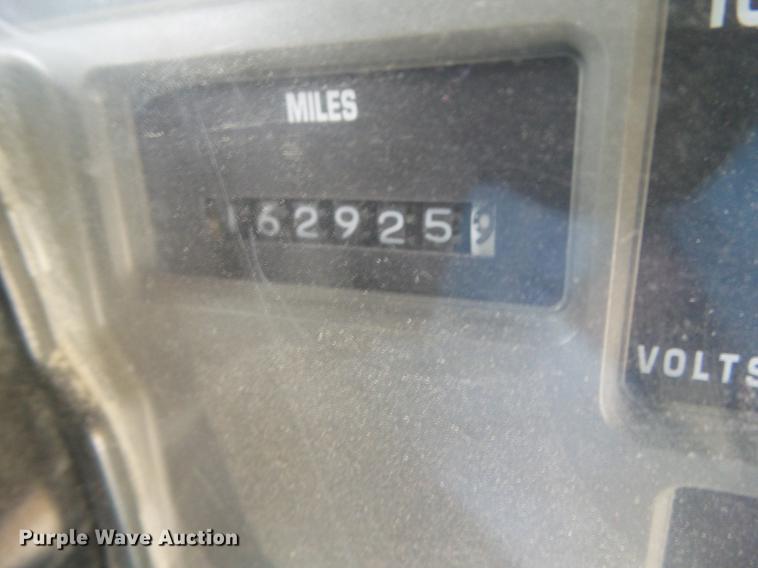 image for item L5674 2003 International 3800 Blue Bird CV600S school bus