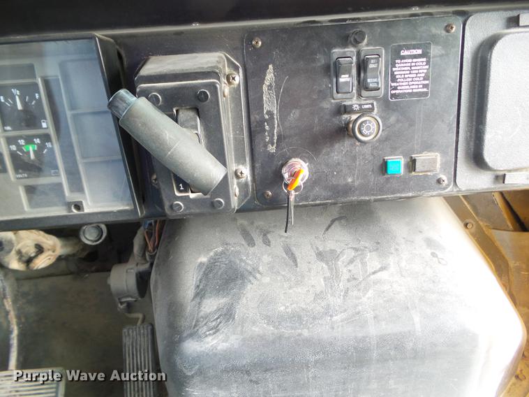 image for item L5674 2003 International 3800 Blue Bird CV600S school bus