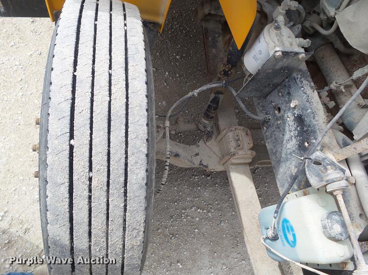 image for item L5674 2003 International 3800 Blue Bird CV600S school bus