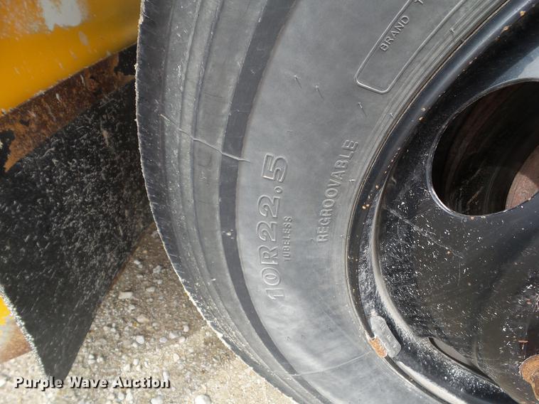 image for item L5674 2003 International 3800 Blue Bird CV600S school bus