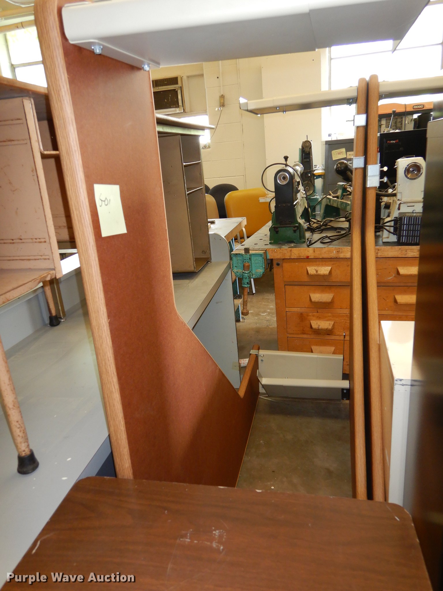 Furniture in Kansas City, KS Item EQ9892 sold Purple Wave