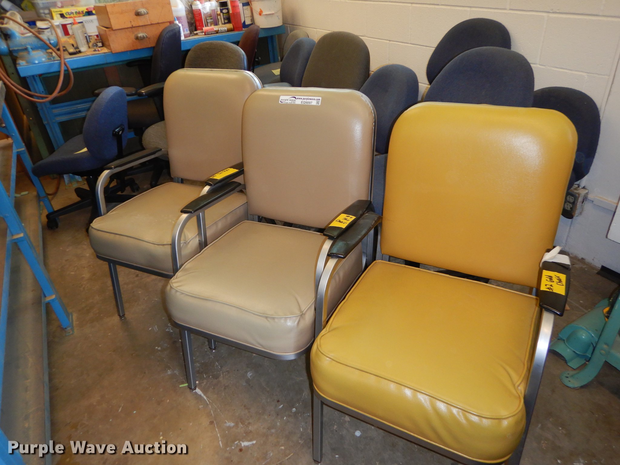 (16) office chairs in Kansas City, KS Item EQ9897 sold Purple Wave