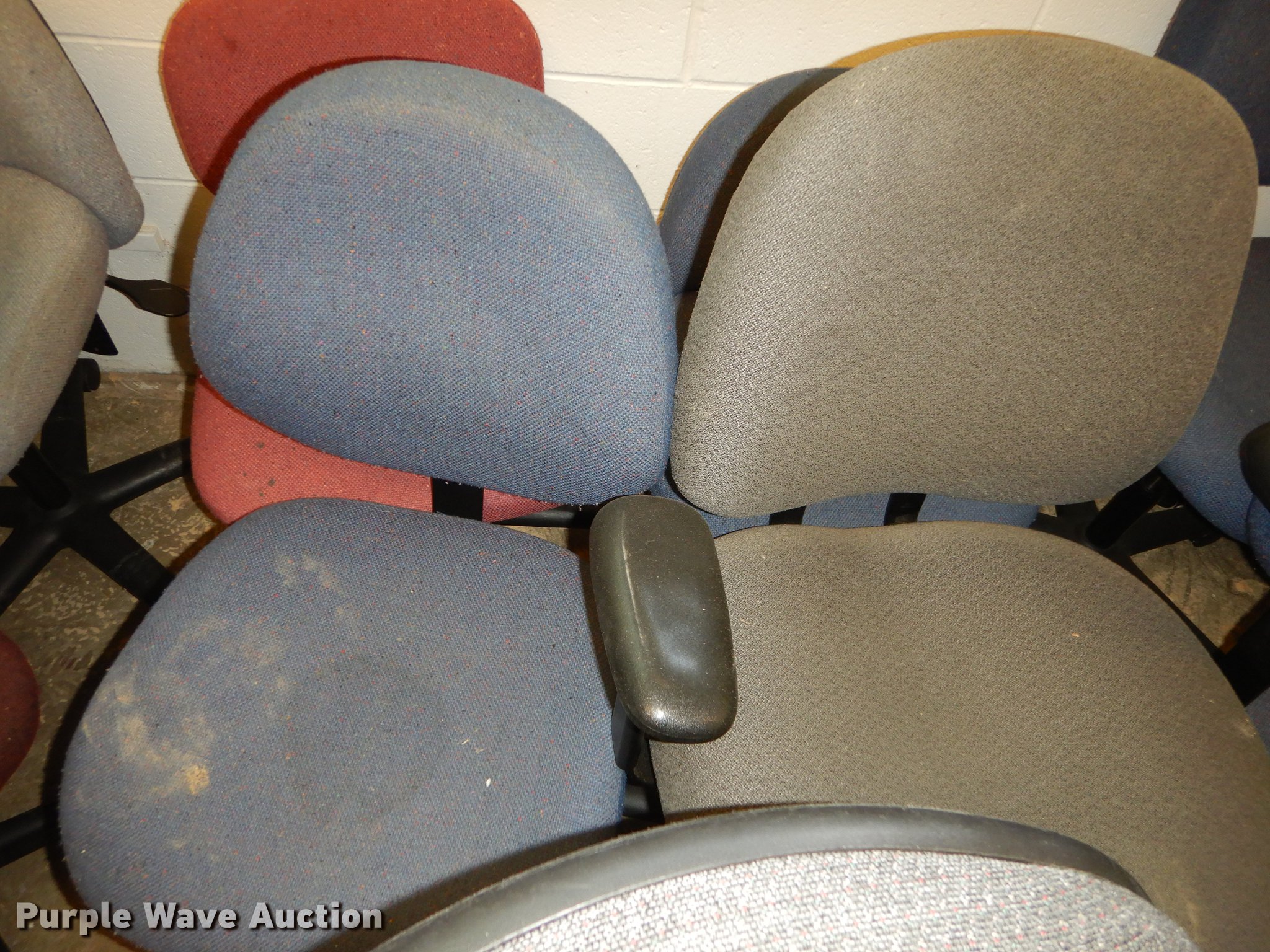 (16) office chairs in Kansas City, KS Item EQ9897 sold Purple Wave