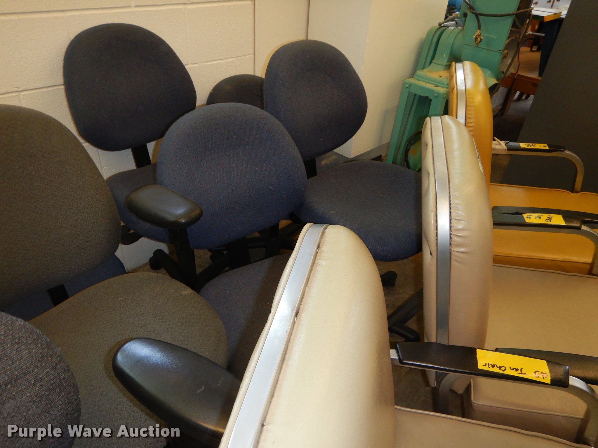 (16) office chairs in Kansas City, KS Item EQ9897 sold Purple Wave