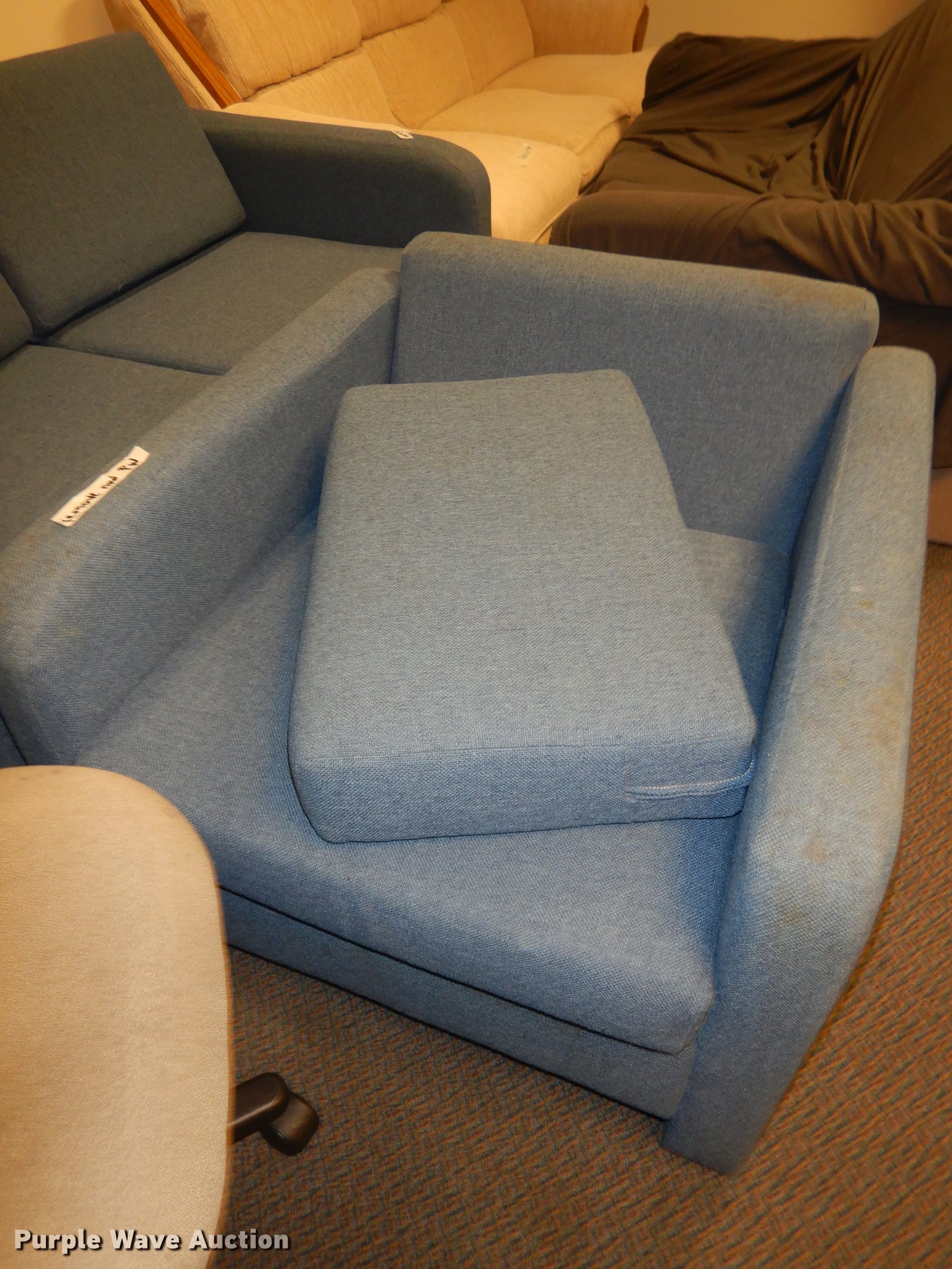 (4) couches in Kansas City, KS Item EQ9906 sold Purple Wave