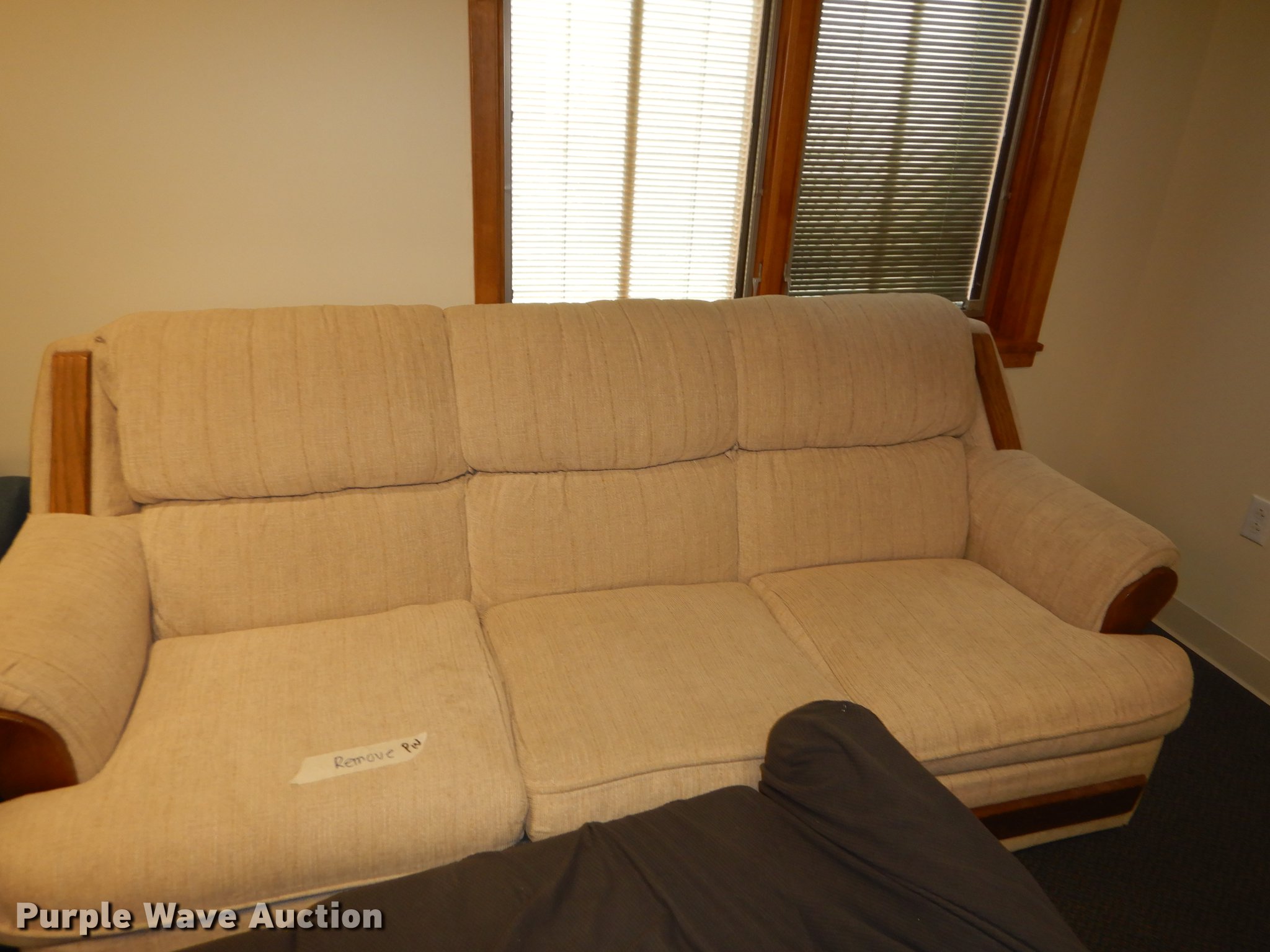 (4) couches in Kansas City, KS Item EQ9906 sold Purple Wave