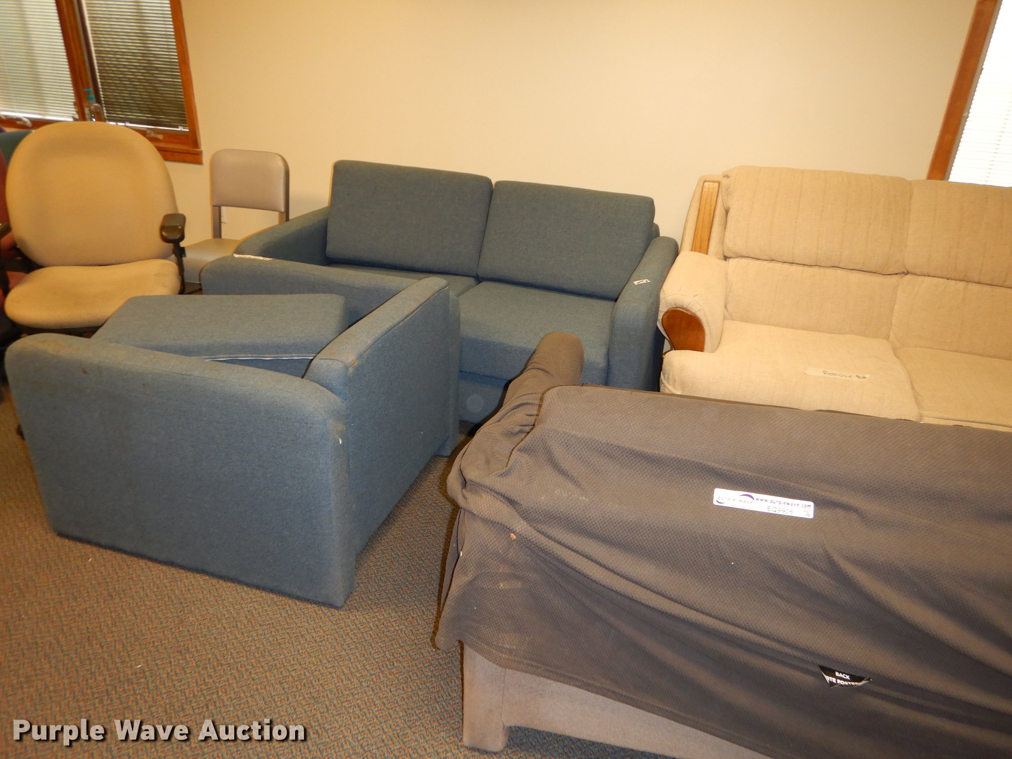 (4) couches in Kansas City, KS Item EQ9906 sold Purple Wave