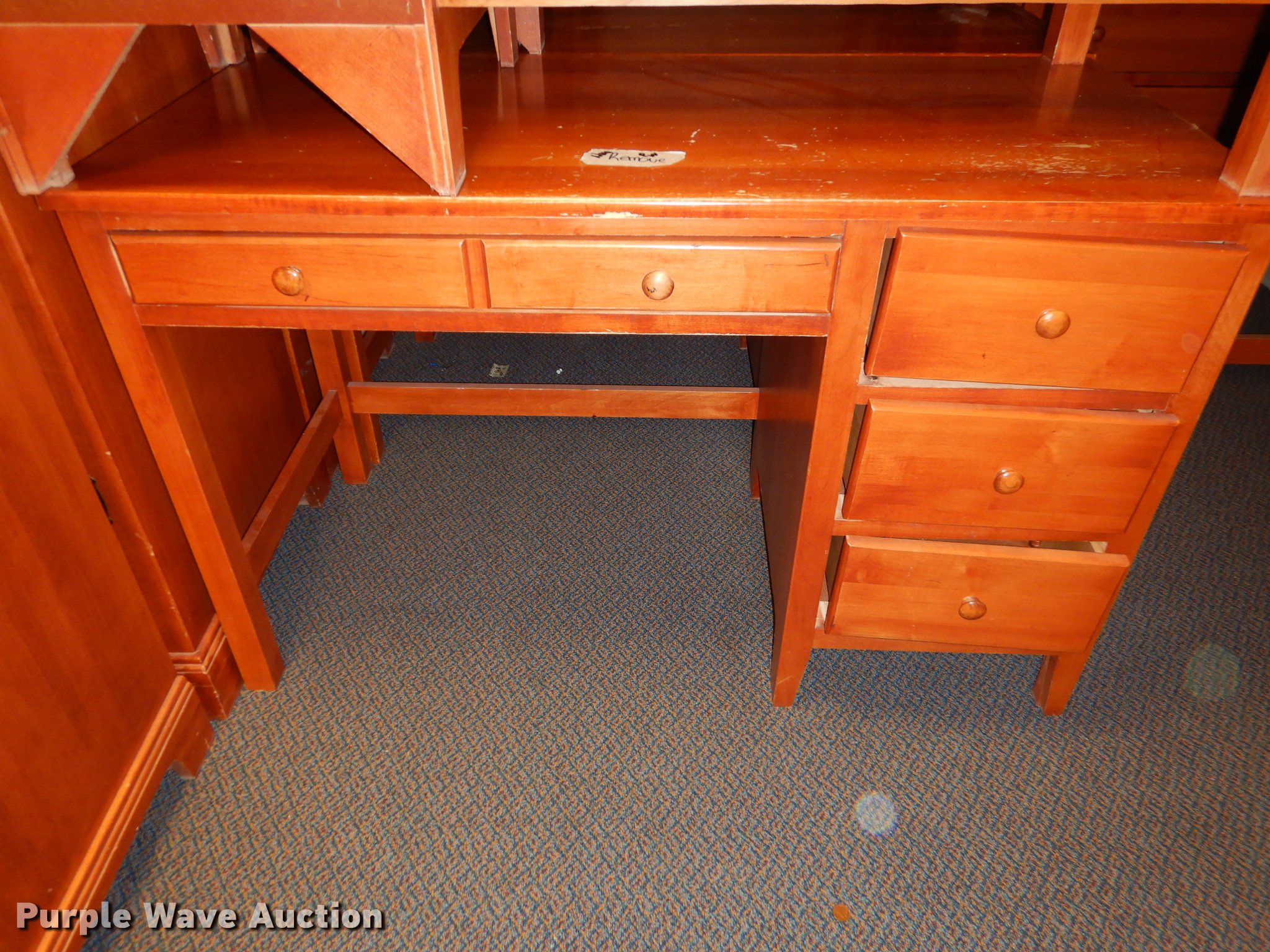 Furniture in Kansas City, KS Item EQ9908 sold Purple Wave