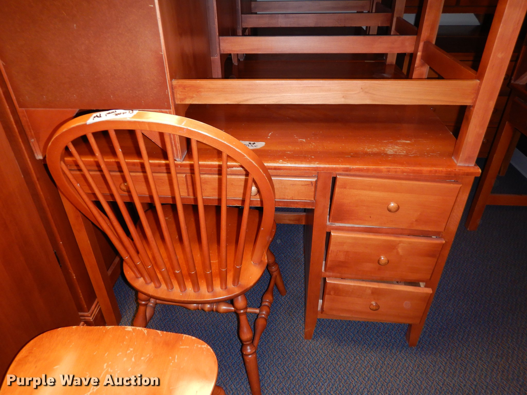 Furniture in Kansas City, KS Item EQ9908 sold Purple Wave