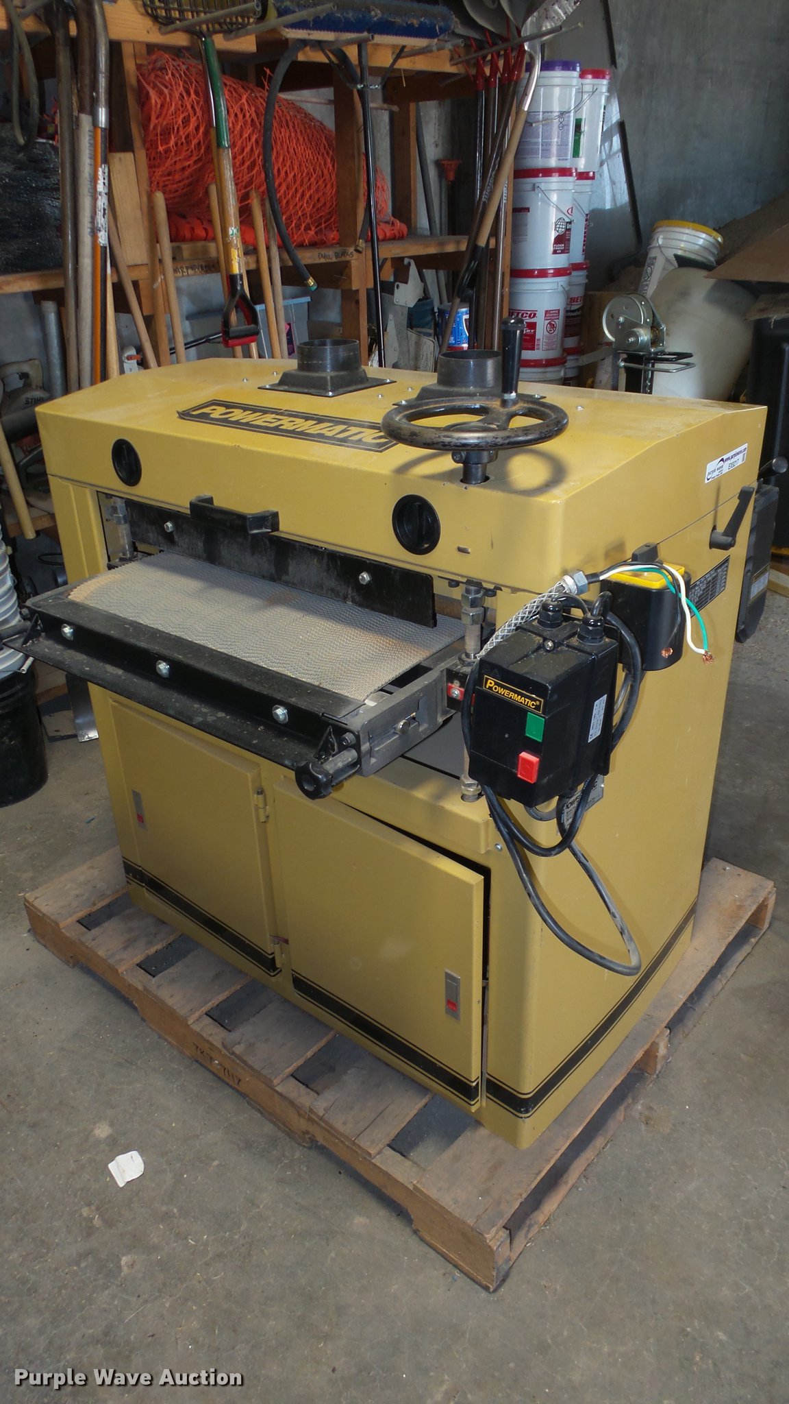 Powermatic DDS225 belt sander in 