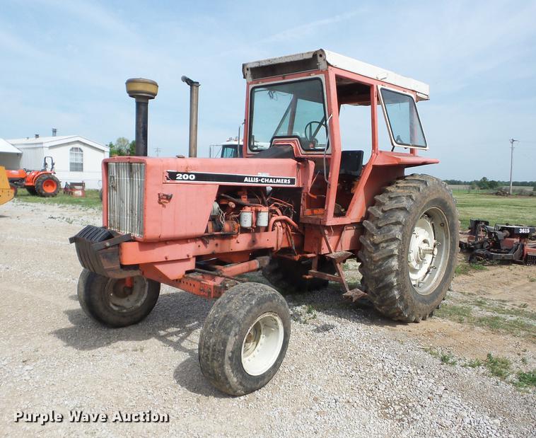 image for item BI9557 1974 Allis Chalmers 200 tractor
