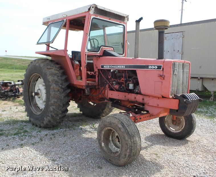 image for item BI9557 1974 Allis Chalmers 200 tractor
