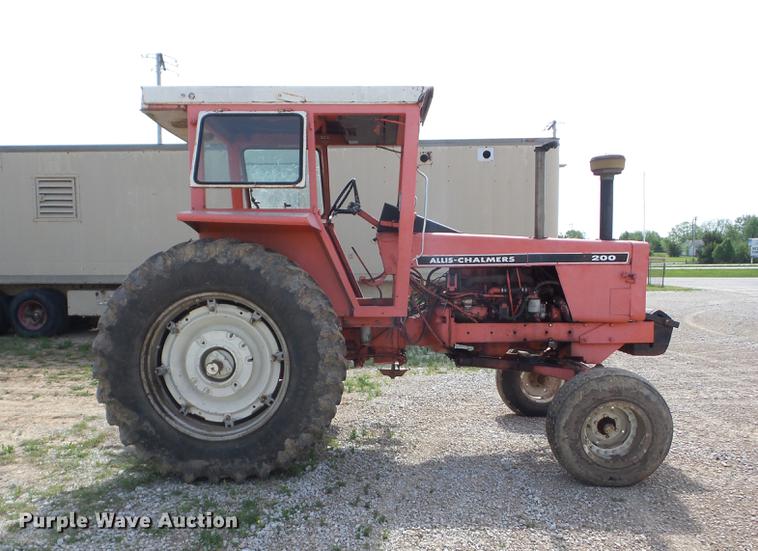 image for item BI9557 1974 Allis Chalmers 200 tractor
