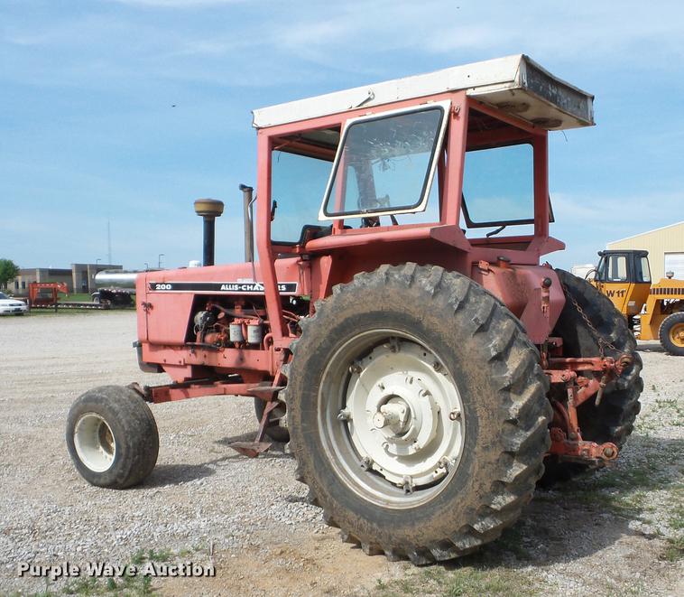 image for item BI9557 1974 Allis Chalmers 200 tractor