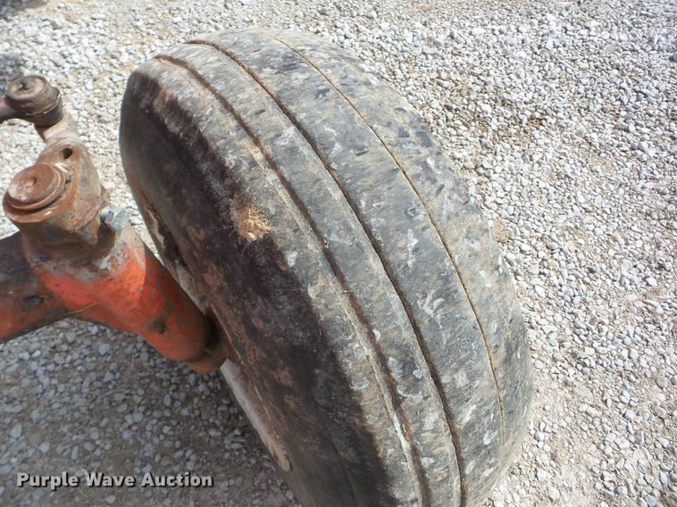 image for item BI9557 1974 Allis Chalmers 200 tractor