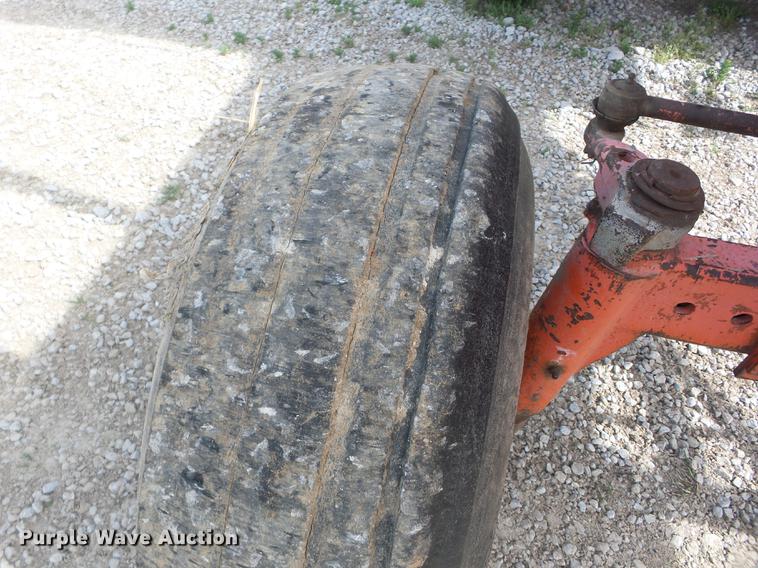 image for item BI9557 1974 Allis Chalmers 200 tractor