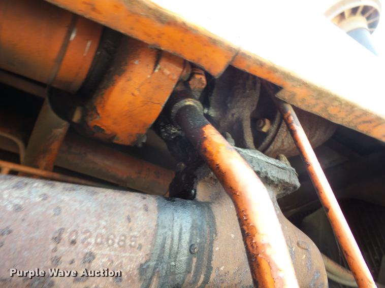 image for item BI9557 1974 Allis Chalmers 200 tractor