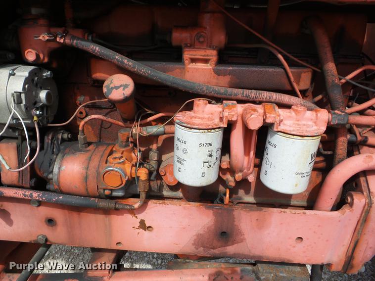 image for item BI9557 1974 Allis Chalmers 200 tractor