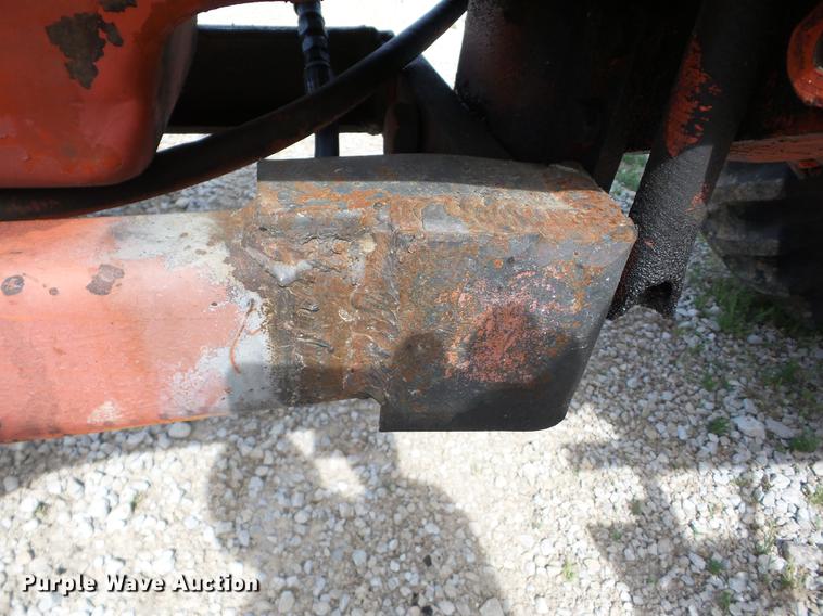 image for item BI9557 1974 Allis Chalmers 200 tractor