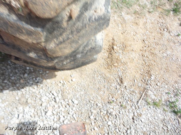 image for item BI9557 1974 Allis Chalmers 200 tractor