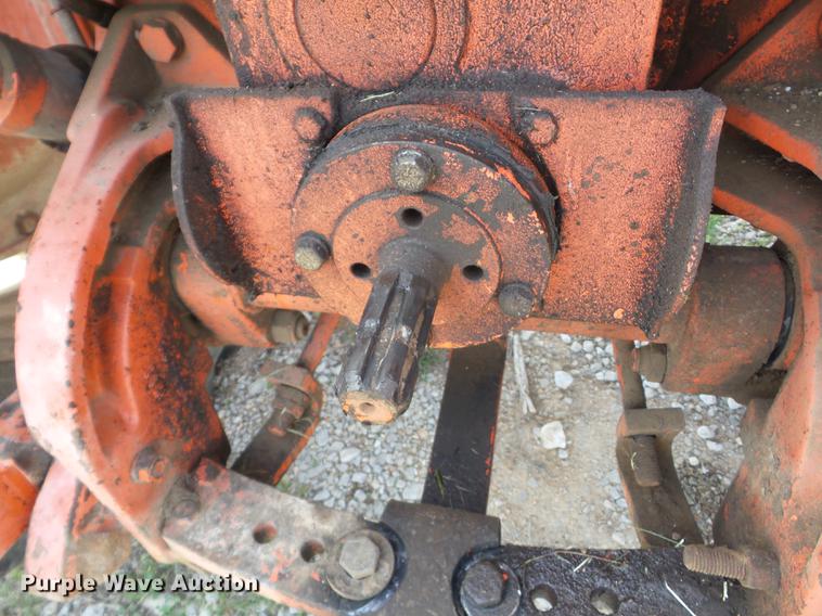 image for item BI9557 1974 Allis Chalmers 200 tractor