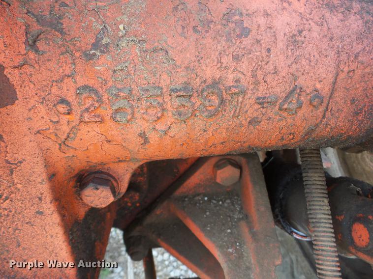 image for item BI9557 1974 Allis Chalmers 200 tractor