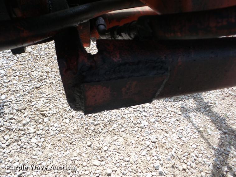 image for item BI9557 1974 Allis Chalmers 200 tractor