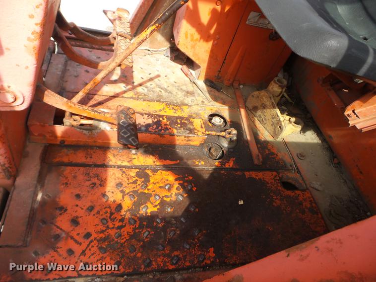 image for item BI9557 1974 Allis Chalmers 200 tractor