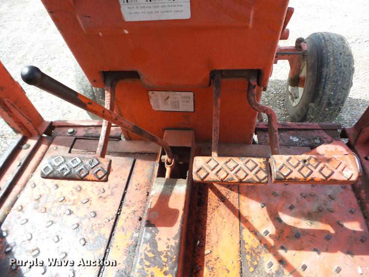 image for item BI9557 1974 Allis Chalmers 200 tractor