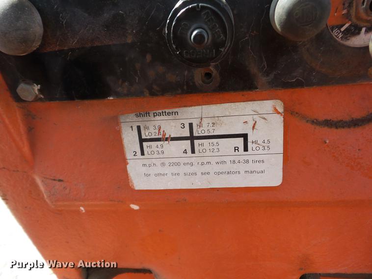 image for item BI9557 1974 Allis Chalmers 200 tractor