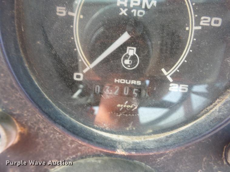 image for item BI9557 1974 Allis Chalmers 200 tractor