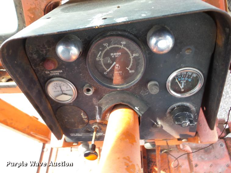 image for item BI9557 1974 Allis Chalmers 200 tractor