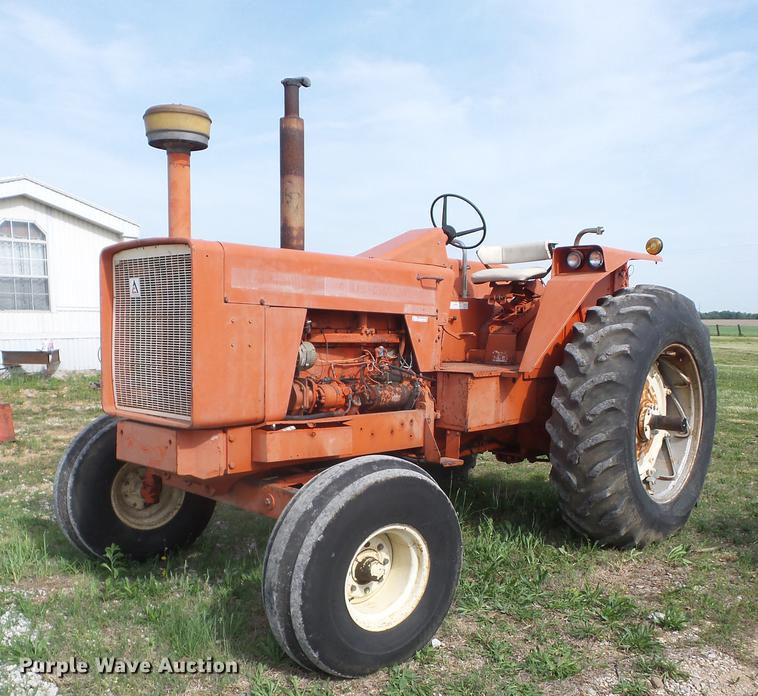 image for item BI9561 1969 Allis Chalmers Two-Twenty tractor