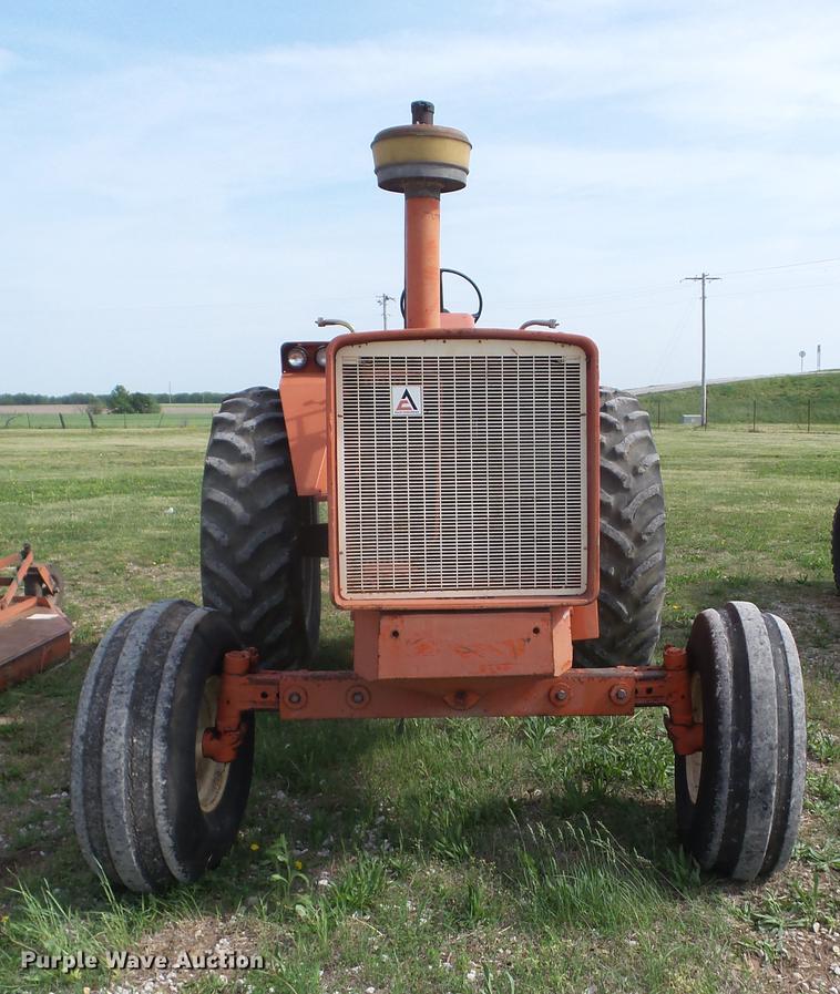 image for item BI9561 1969 Allis Chalmers Two-Twenty tractor