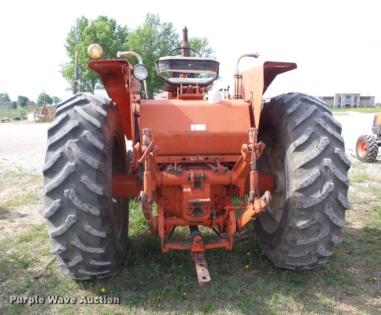 image for item BI9561 1969 Allis Chalmers Two-Twenty tractor