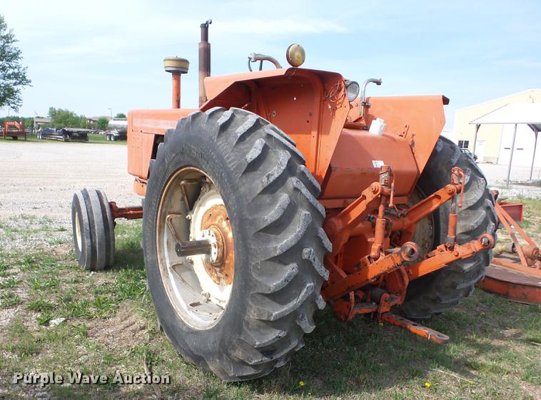 image for item BI9561 1969 Allis Chalmers Two-Twenty tractor