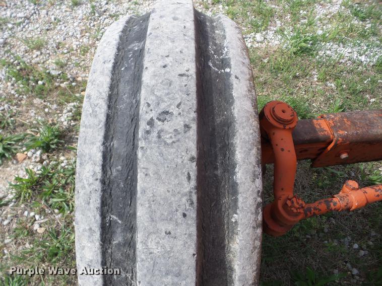 image for item BI9561 1969 Allis Chalmers Two-Twenty tractor