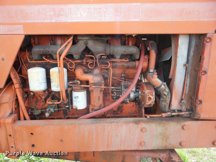 image for item BI9561 1969 Allis Chalmers Two-Twenty tractor
